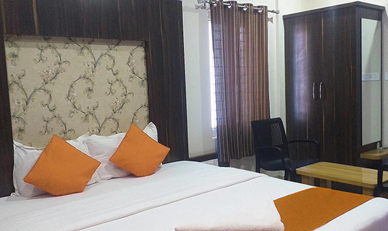 Royal Blue Meridian Inn Bangalore Exterior photo